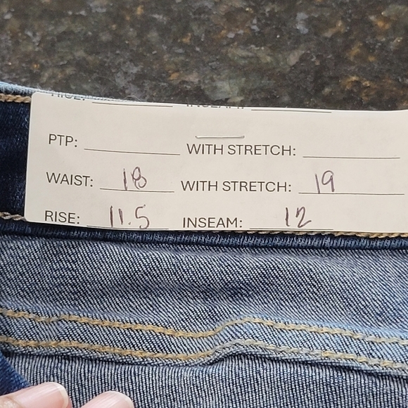 Soho Jeans New York & Co Denim Distressed Cuff Hem Bermuda Shorts Sz 14 - Picture 5 of 6